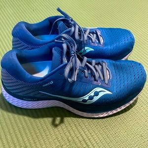 Women’s Saucony Running Shoe - Guide13